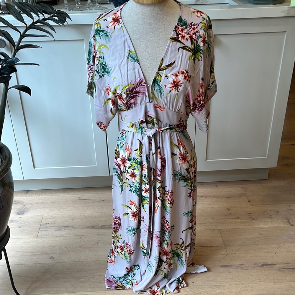 NWT Mahina lavender background large floral print deep v neck dress w open back